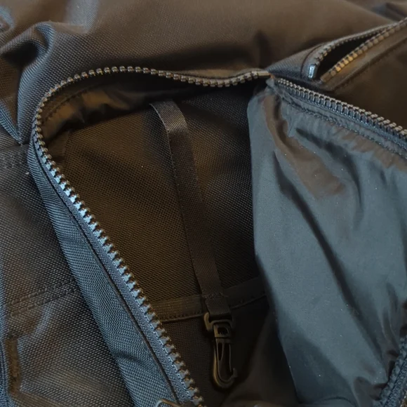Lululemon Black Backpack Circa 2009 - Picture 5 of 10